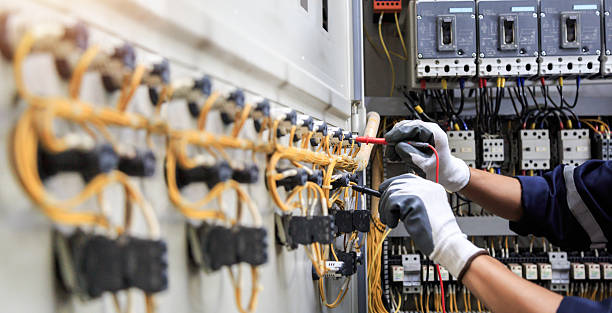 Professional Electrician technician working in Clinton, IA